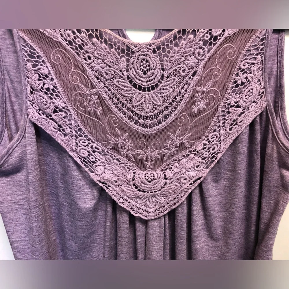 NWOT Light Purple Lacey / Gauze Sleeveless Top Size XL - Picture 2 of 4